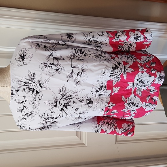 Gorgeous Alfani Floral Colorblock Blouse - Picture 2 of 7